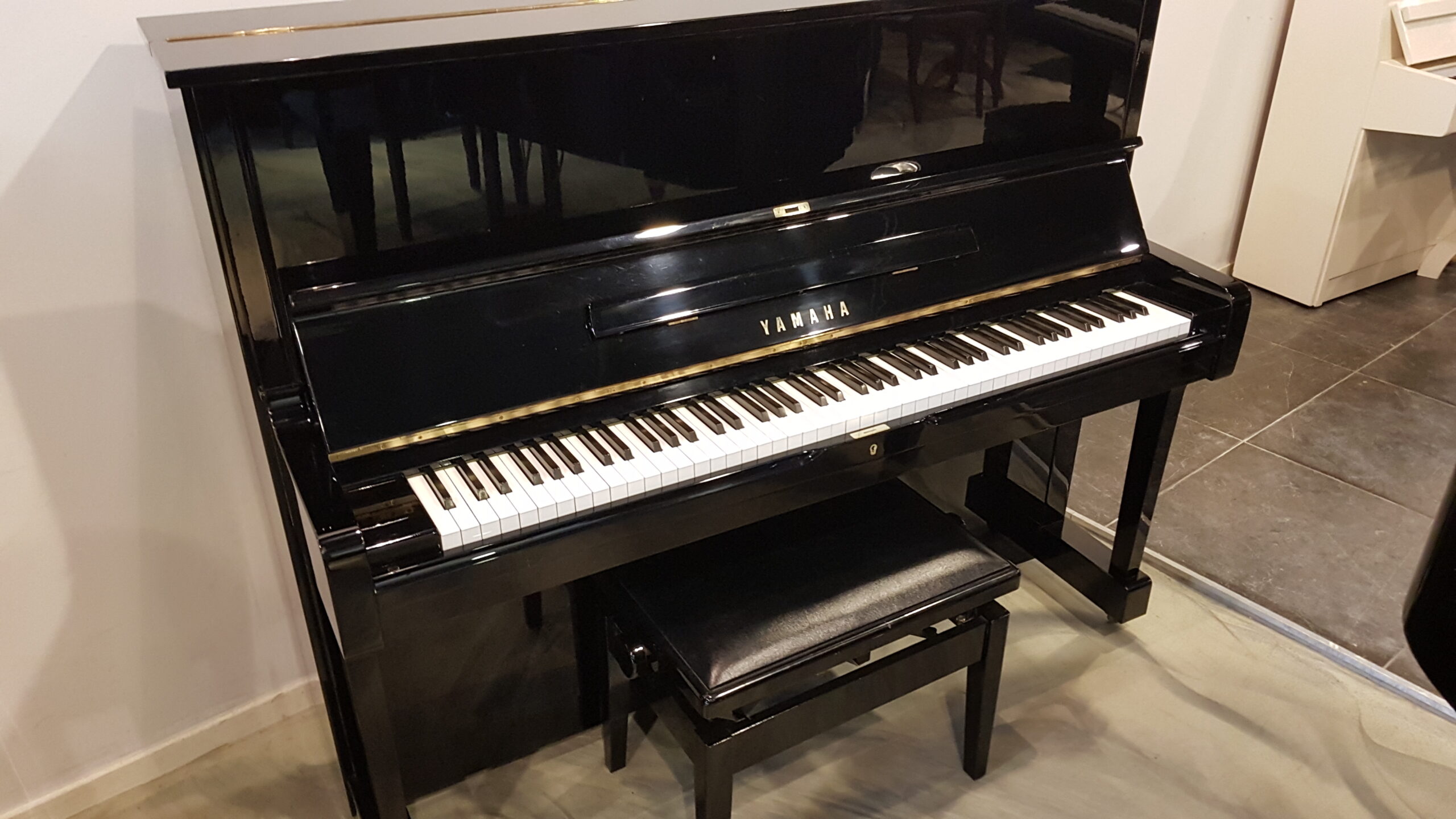 Piano Yamaha U1H zwart hoogglans. Top conditie. Verkocht