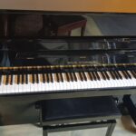 Duitse jonge piano Wilhelm Steinberg 115, zwart hoogglans. Renner mechaniek.Verkocht
