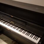 Duitse piano R. Weber 112 zwart mat. Goed klinkend en spelend.  €  990,-