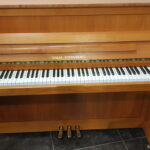 Exclusieve jonge Duitse piano Wilhelm Steinberg IQ 116, Kersenhout. Renner mechaniek.  €  3690,-