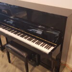 Jonge Europese piano Petrof / Bohemia 114, zwart hoogglans. Nieuwstaat.  €  2390,-