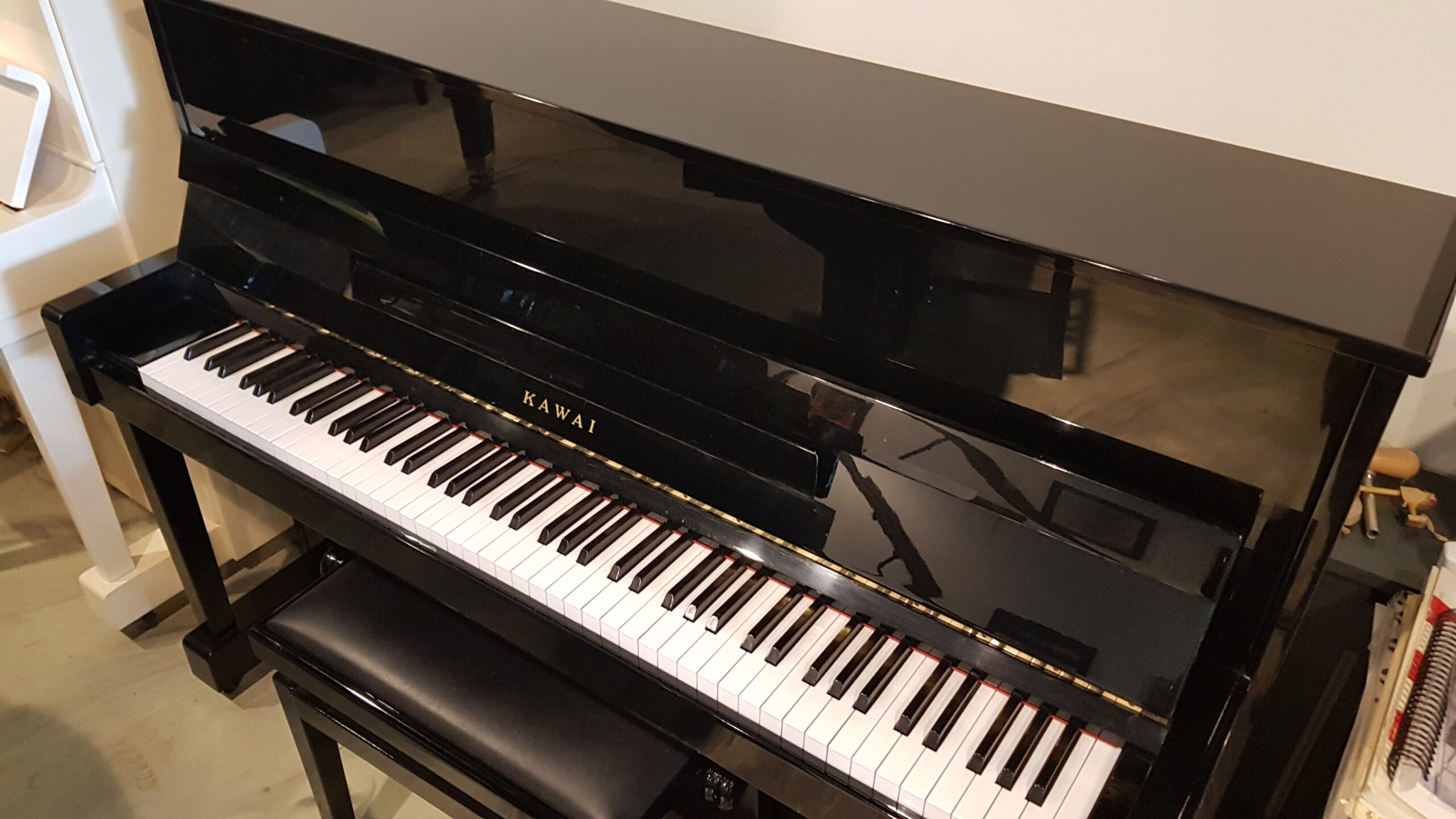 Japanse piano Kawai CX5H, zwart hoogglans. Totale nieuwstaat.  €  2990,-