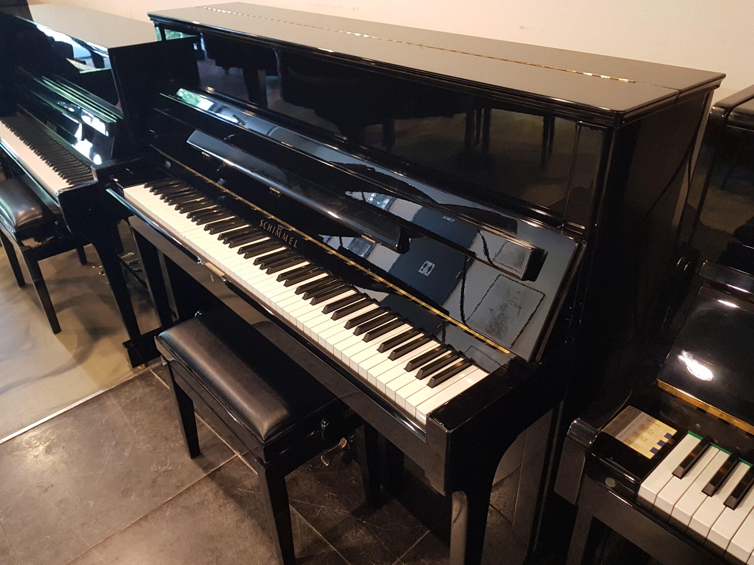 Silent piano Schimmel 120 zwart hoogglans. Origineel Yamaha Silent.  €  4790,- Verkocht