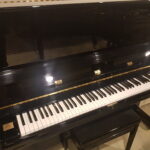 Top piano Samick SU 131 SP, zwart hoogglans. Zeer mooie staat. Voll. garantie.  € 2790,-