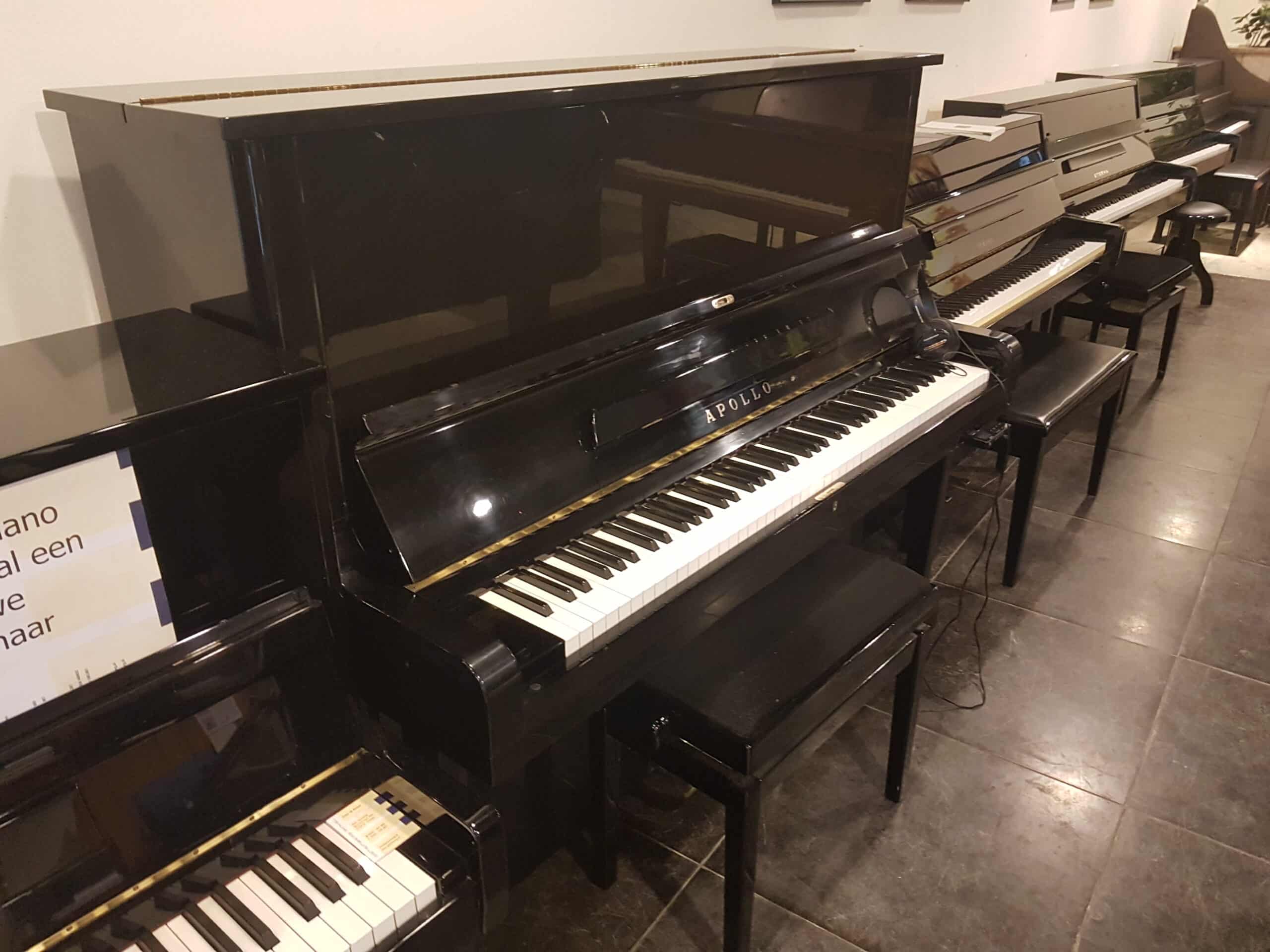 Japanse Silent piano Apollo 131, zwart hoogglans model U3  €  2490,-