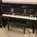 Piano Kawai CS11, zwart hoogglans. 3e studiepedaal.  €  2290,-