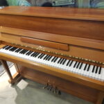 In zeer mooie staat piano Rittmuller 120 Class. noten mat. studie pedaal.  € 1690,-