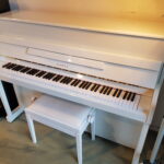 Sneeuwwit hoogglans Japanse piano Kawai CS. In perfecte conditie!  €  2690,-