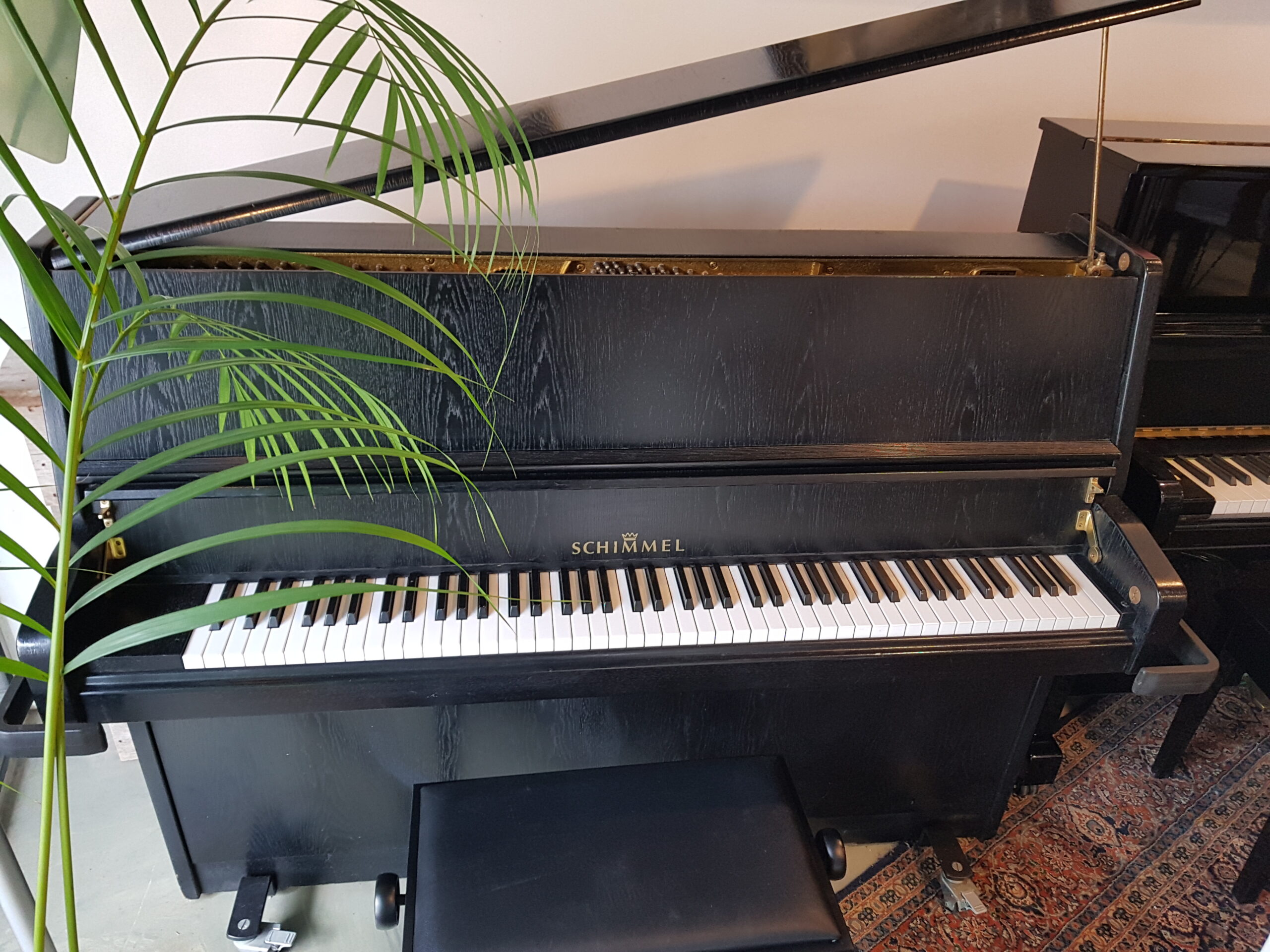Piano Schimmel 114  Professional, zwart mat. Renner mechaniek.  €  1590,- Gereserveerd