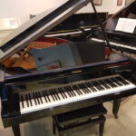 Duitse klasse vleugel C. Sauter 180, zwart hoogglans. € 6890,- Duitse klasse vleugel C. Sauter 180, zwart hoogglans. € 6890,-