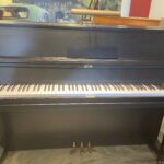 Yamaha piano serienummer1767151, zwart mat, studie pedaal € 1890,-